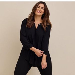 Torrid Crepe Chain Detail Blouse black size 5 nwt